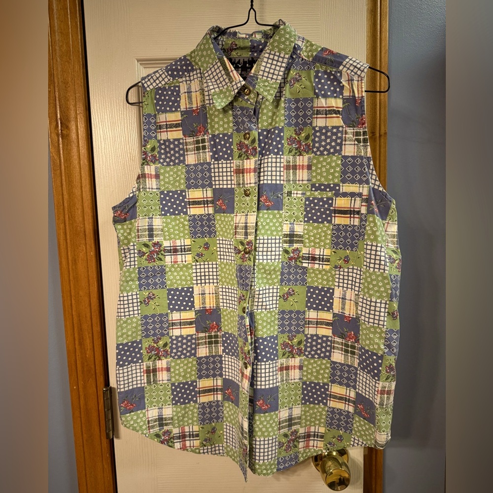 NY Line sleeveless button down top. “Patchwork” look. Size M